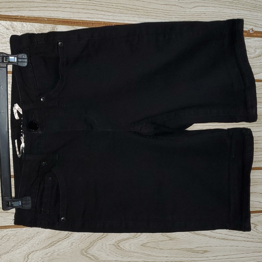 Seven7 Ladies Bermuda Jean Shorts (Size 4)